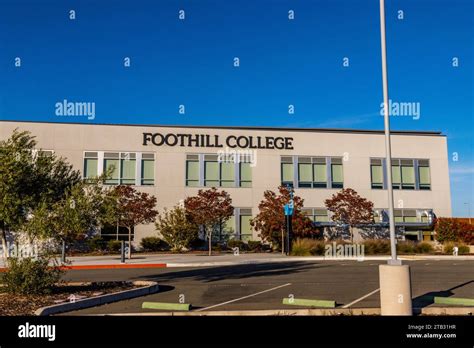 foothill college|where is foothill college located.